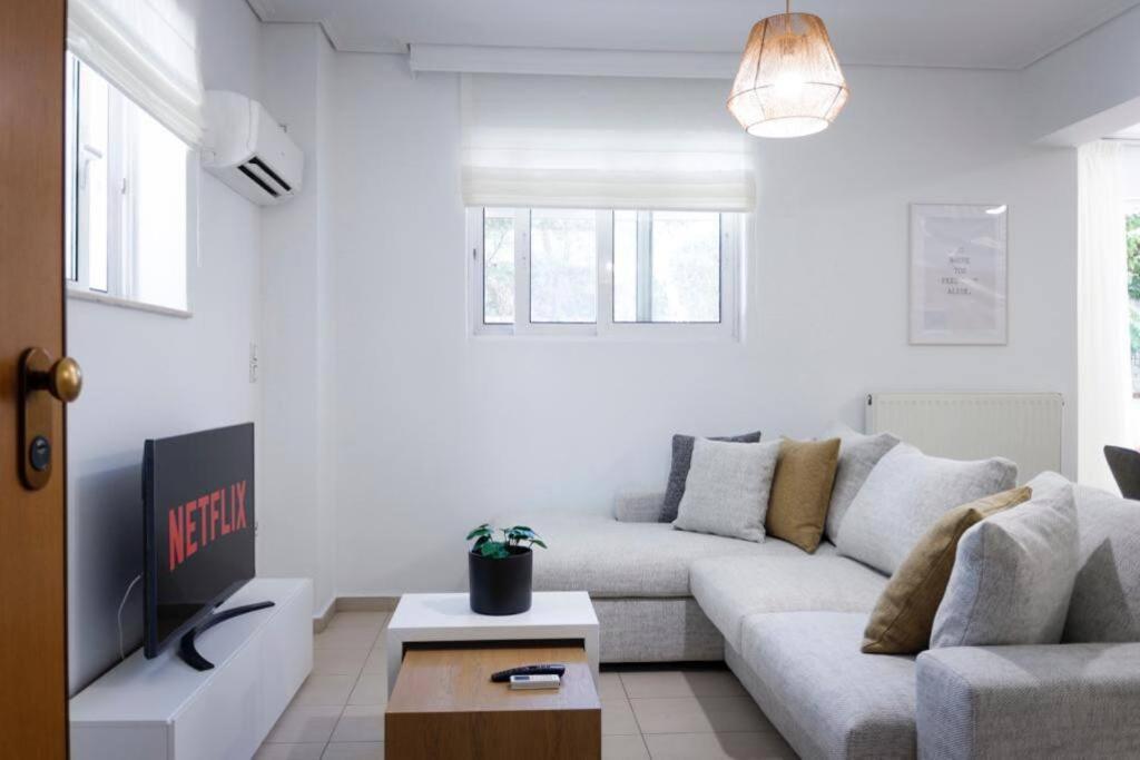 Pame Rentals - Cozy Glyfada Stay With Free Parking Афины Экстерьер фото
